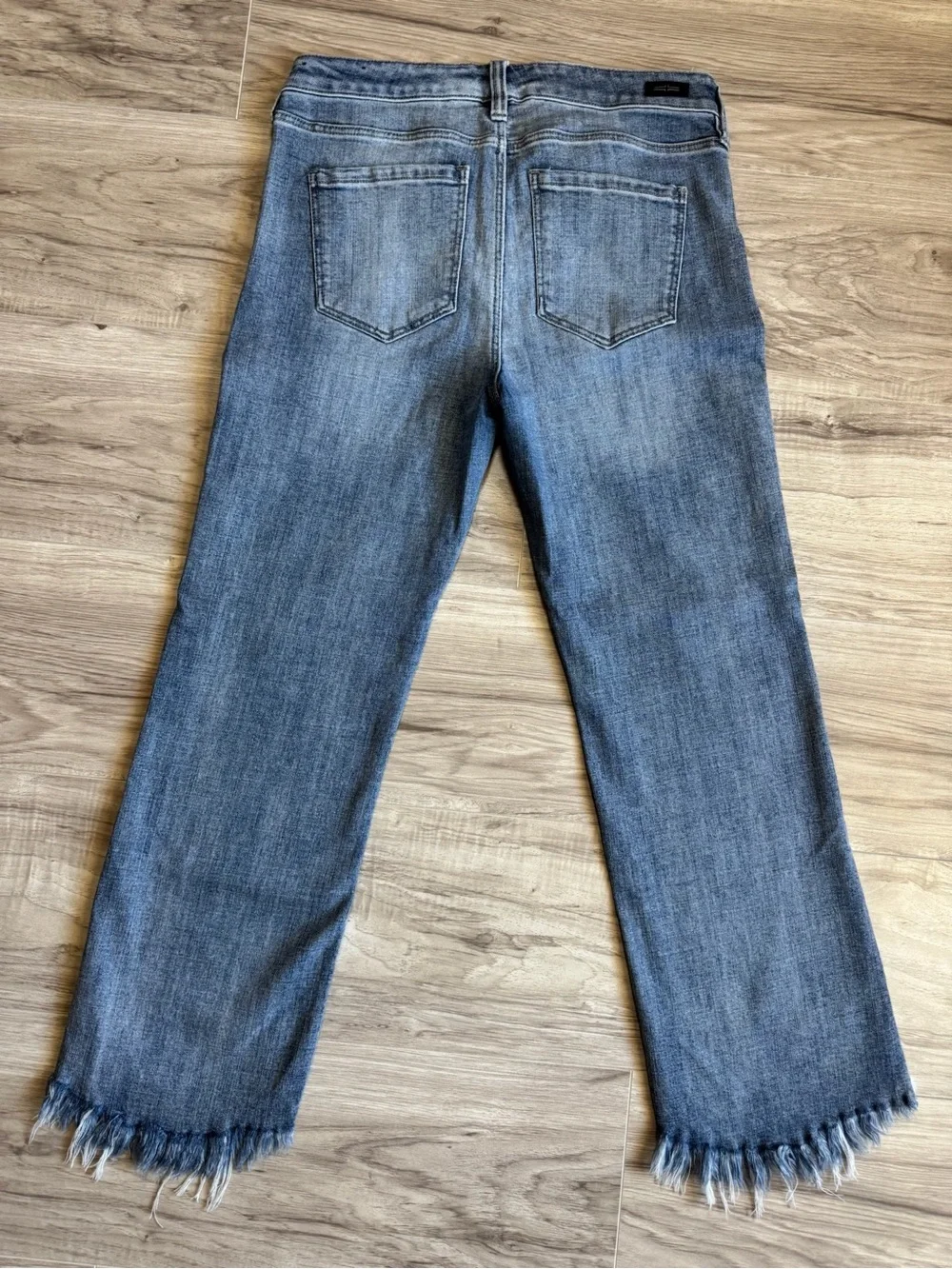 Liverpool The Crop Flare Jeans 6/28 Dramatic Frayed Step Hem Light Wash Denim